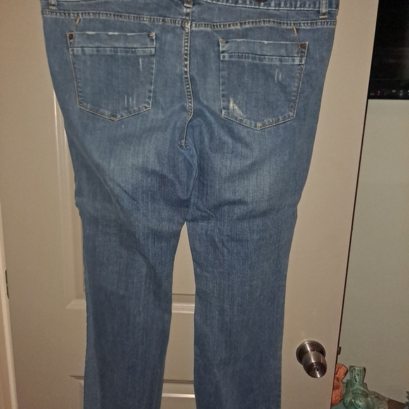 Distressed jeans - Picture 2 of 6